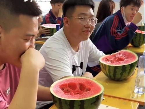 老师们吃瓜,揭秘老师们背后的那些“吃瓜”故事