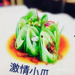 故里音乐餐吧吃瓜,吃瓜听曲，尽享悠闲时光